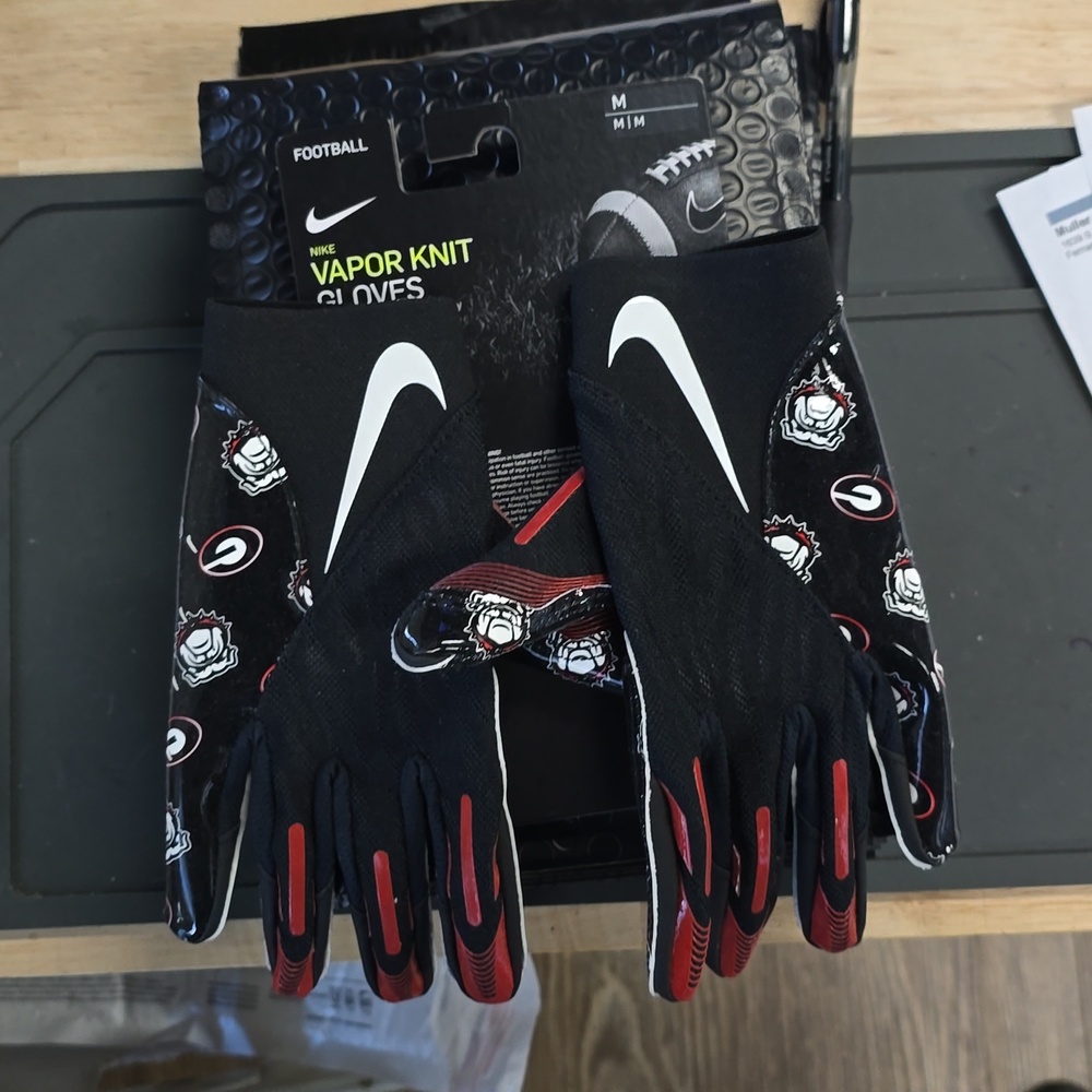NIKE VAPOR KNIT Georgia Bulldog Gloves Medium